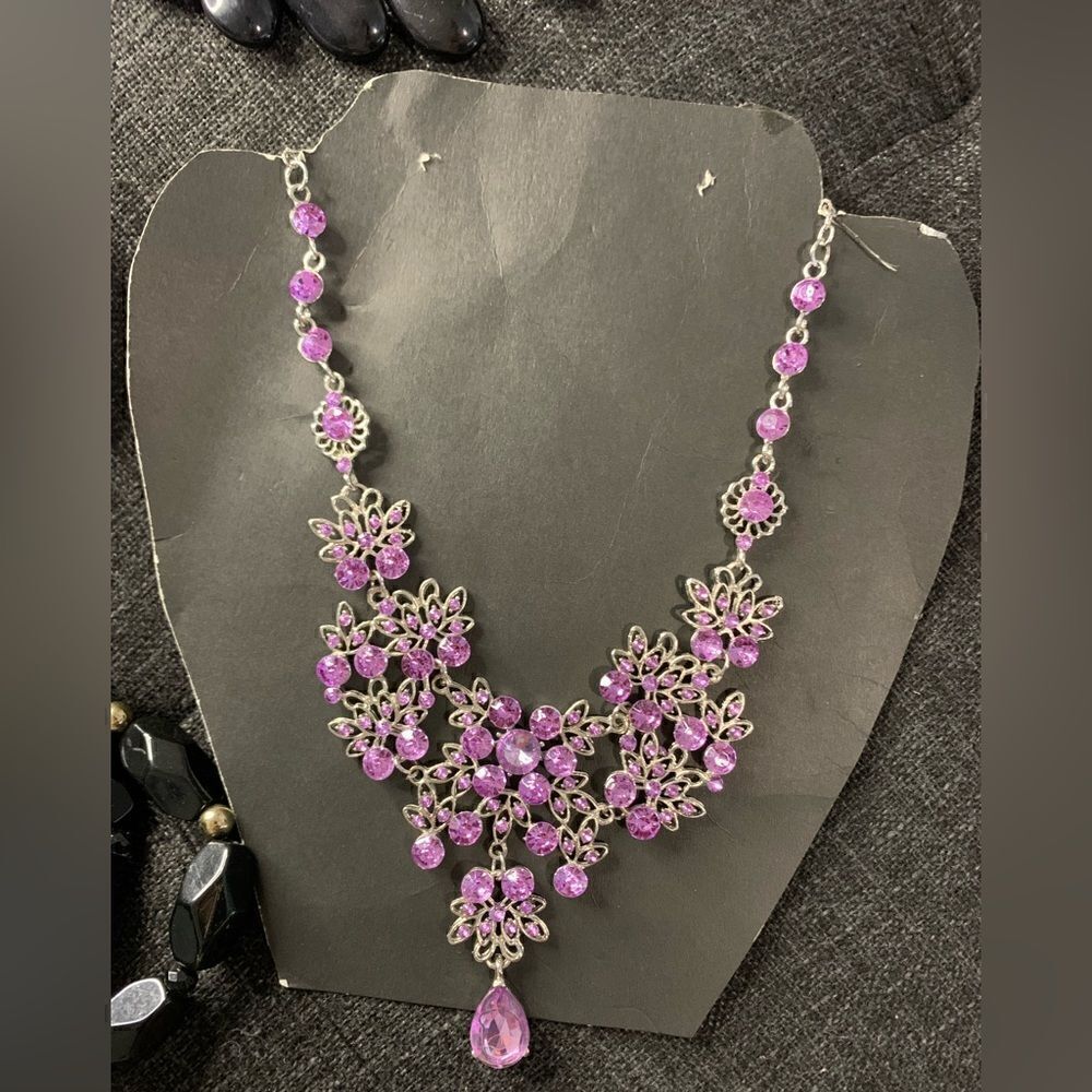Beautiful Dangling Necklace Bundle - Picture 4 of 6